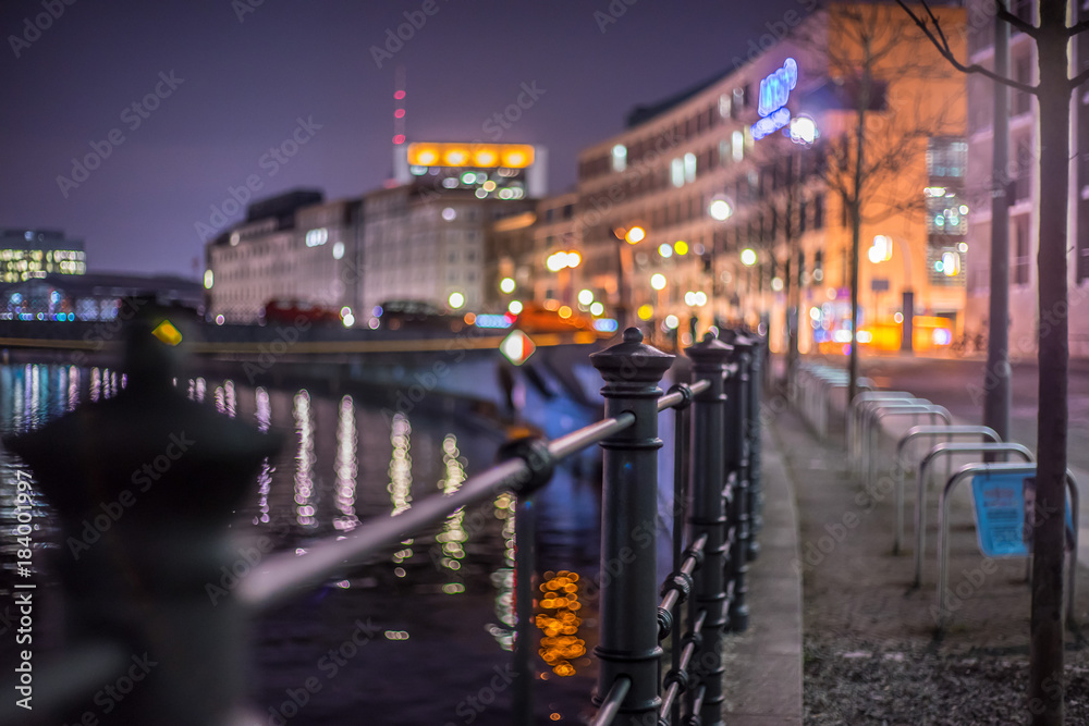 Spree bei Nacht