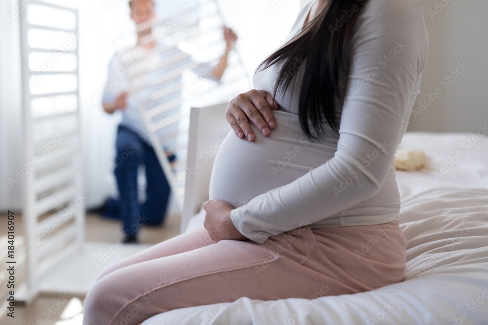 Φωτογραφία Woman feeling the presence of baby in stomach