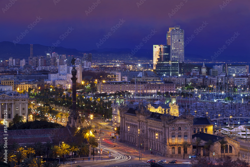 Fototapeta premium Port Vell at dusk, Barcelona, Spain