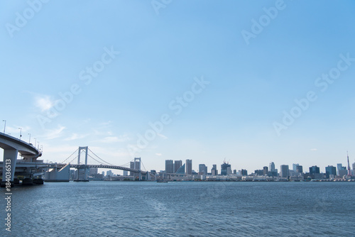 東京湾とレインボーブリッジ © Hassyoudo