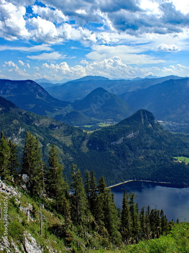 Steirische Salzkammergut mit Altausseer See und Dachstein im Hintergrund 