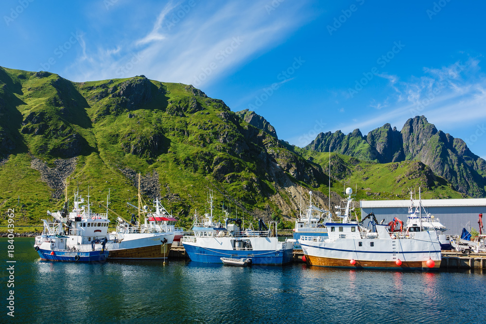 Fischerboote auf den Lofoten in Norwegen