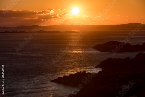 岡山県瀬戸内市牛窓町前島からの夕日の風景