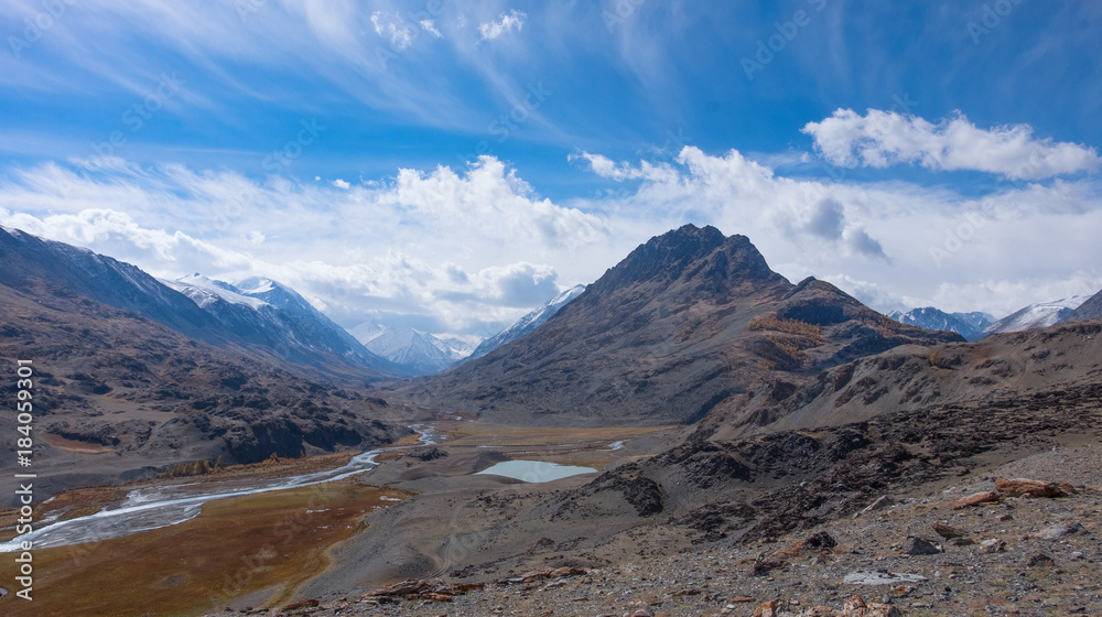 U-shaped valley