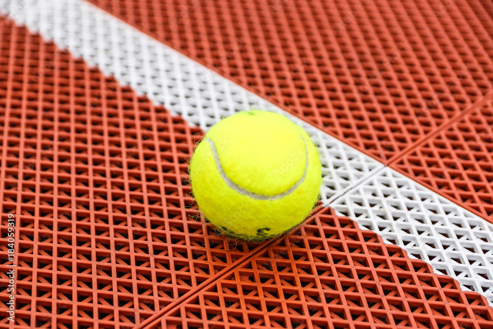 Close-up picture of a tennis ball