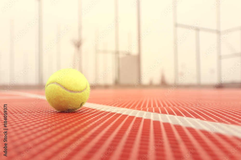 Close-up picture of a tennis ball