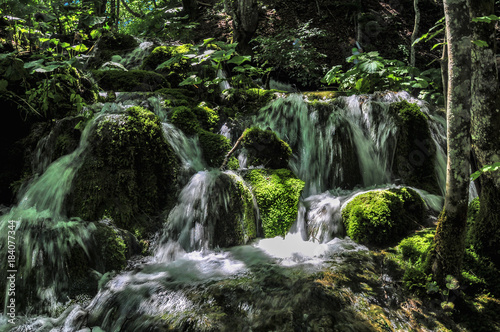 Kleine Wasserf  lle bei den Plitvicer Seen