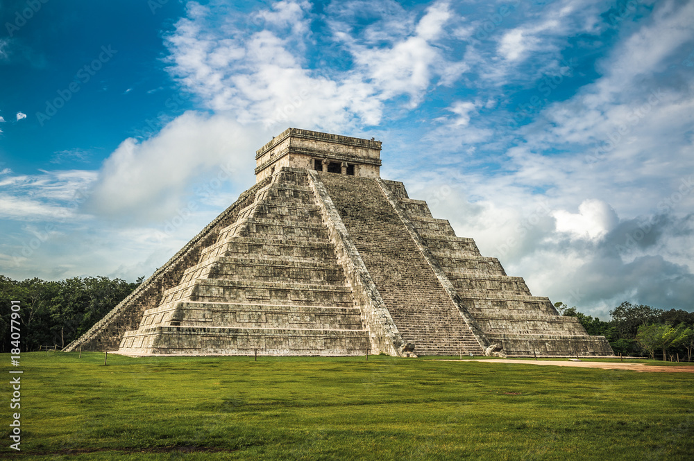 El Castillo or Temple of Kukulkan pyramid, Chichen Itza, Yucatan, Mexico