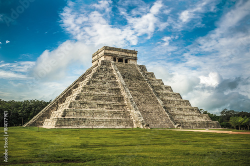 El Castillo or Temple of Kukulkan pyramid  Chichen Itza  Yucatan  Mexico