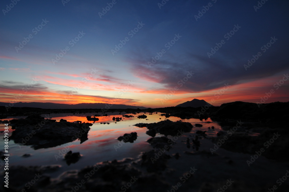 Verträumte Landschaft im Abendrot, Alor, Indonesien Verträumte Landschaft im Abendrot, Alor, Indonesien