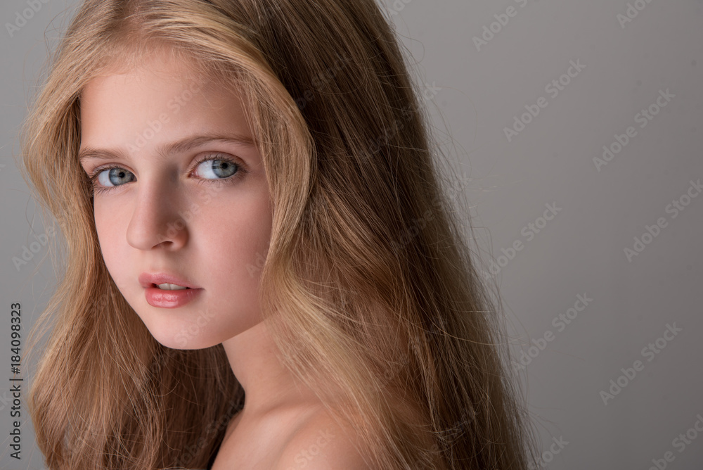 6,238 Fotos de Stock de Menina Do Nude Com Cabelo Longo - Fotos de Stock  Gratuitas e Sem Fidelização a partir da Dreamstime