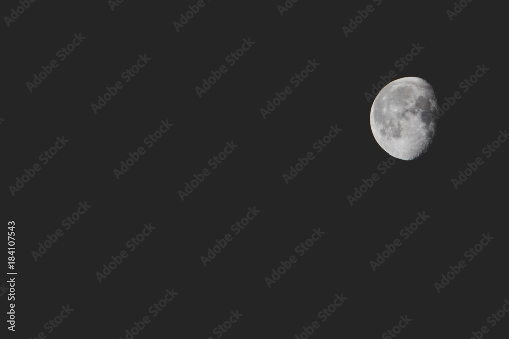 Obraz premium the moon on a black background