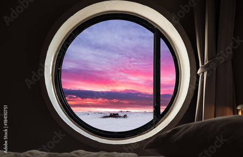 Фототапет Looking through window in winter, at evening sunset