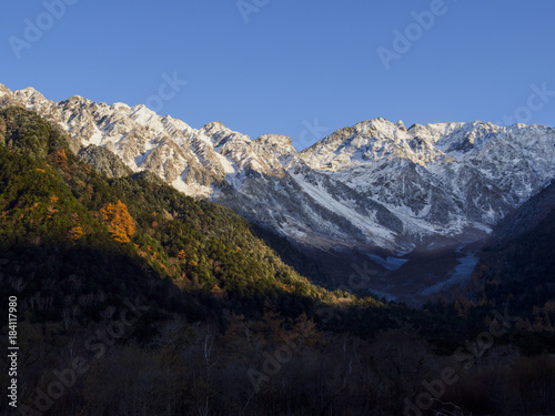 Wallpaper Mural 初冬の奥穂高岳と西穂高岳 Torontodigital.ca
