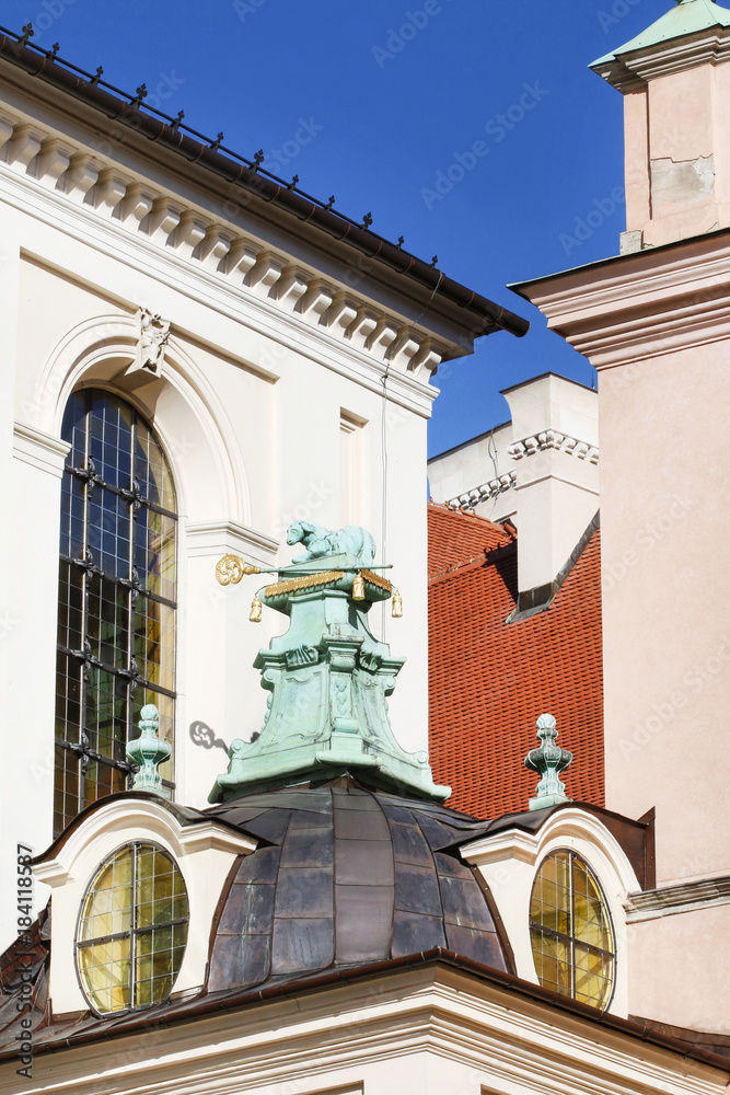 Fototapeta premium KRAKOW, POLAND - FEBRUARY 27, 2017: Roof turrets of The Wawel Royal Castle