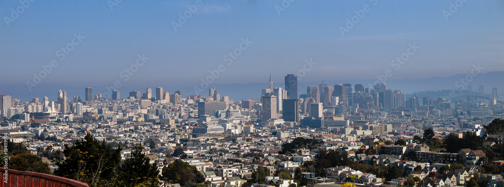 Panoramic view of San Francisco Downtown seen from Twin Peaks