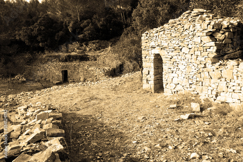 capitelles de la combe des bourguignons à Marguerittes  photo