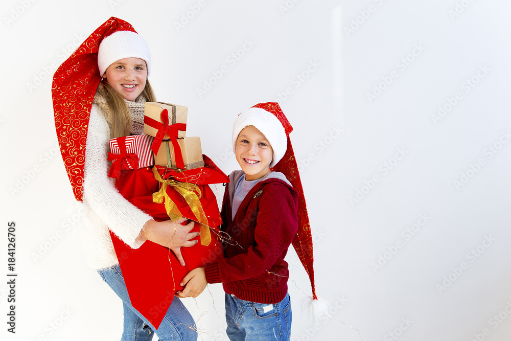 Obraz premium Kids celebrating christmas