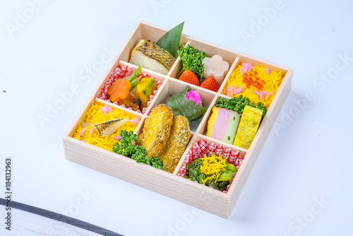 фотографія 四季弁当/春