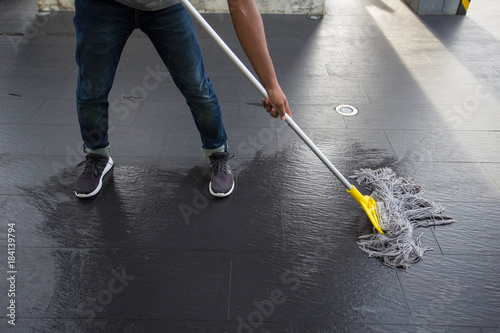 The man mop floor.