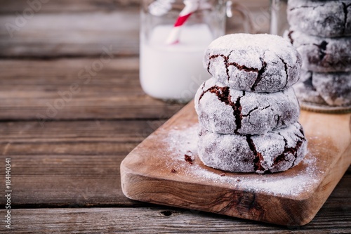 Bilde på lerret Chocolate crinkle cookies with powdered sugar icing for christmas