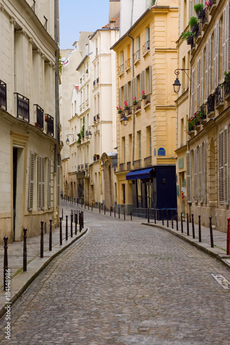 Fototapeta Naklejka Na Ścianę i Meble -  Europe Deserted Street in Paris