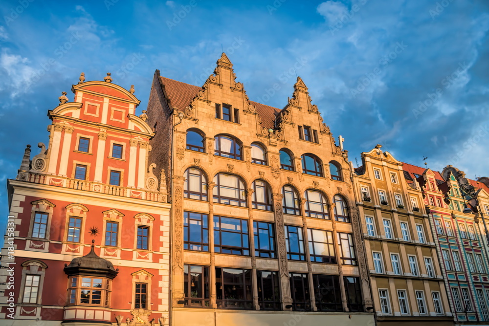 Fototapeta premium Wrocław, odnowiony ciąg kamienic