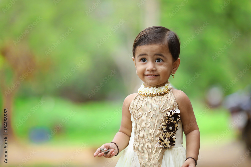 Fototapeta premium indian flag in child hand
