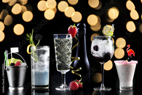 Obraz na płótnie black background cocktails champagne sparkling wine bartender fireworks room space for text blank w salonie