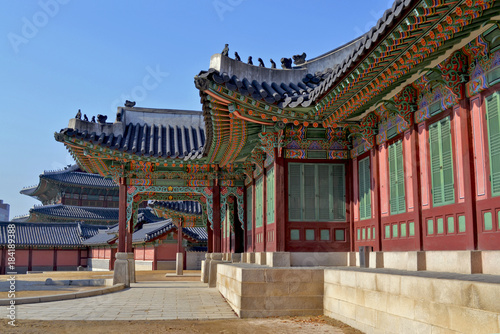 Changdeokgung Palace is the most well-preserved of royal Joseon palaces. Tourist attraction in Seoul  South Korea. Winter season  ancianoantiguovetustoarquitecta3nicoarquitecturaarquitecturearquitect  