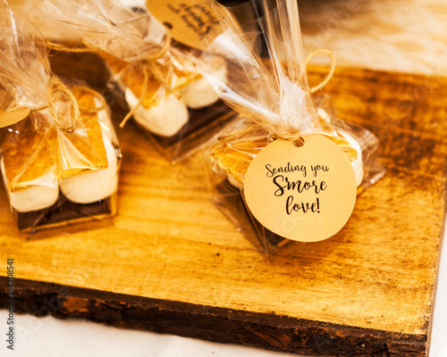 Fotografija More party favors
