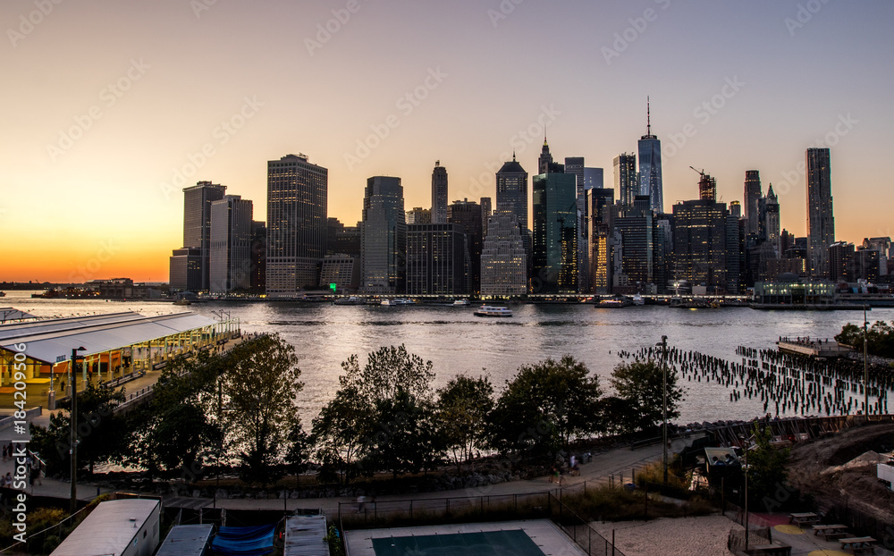 Fototapeta premium New York City By Night