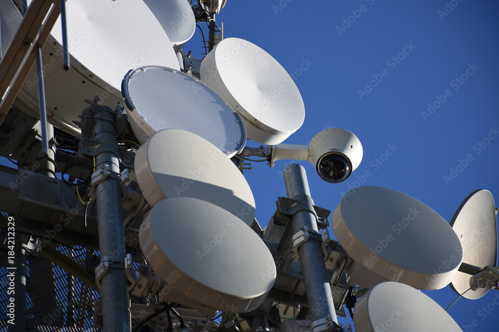Mast, Funkturm, Sender, Sendemast, Antenne UHF, VHF, Richtfunk