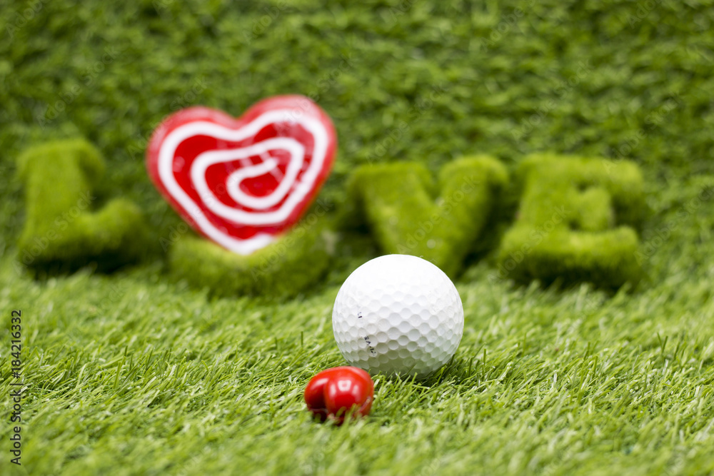 Naklejka premium Happy Valentine's day to golfer with red heart and golf ball