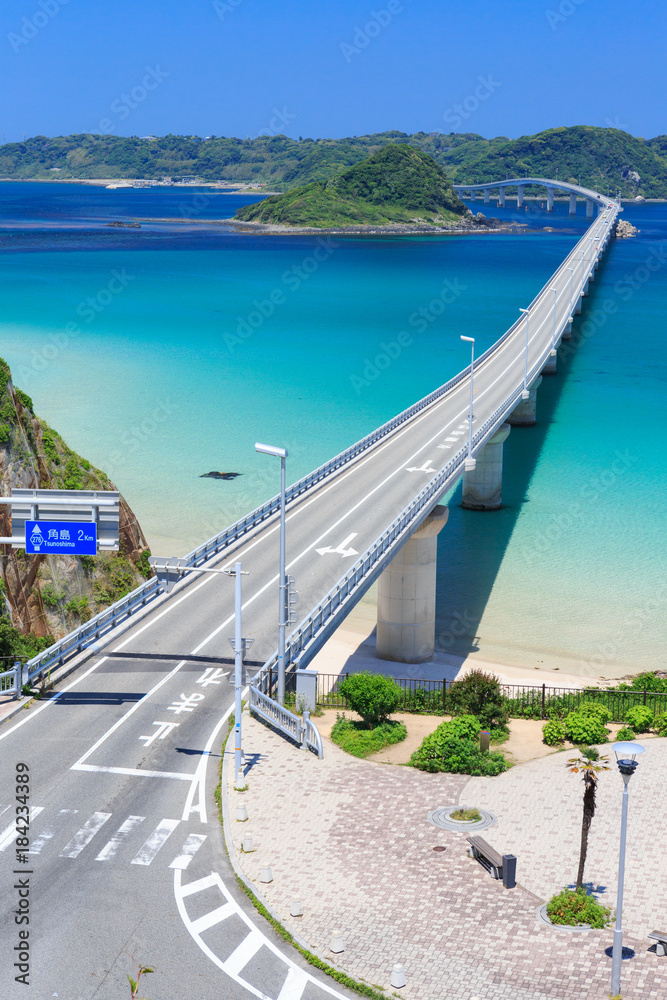 角島大橋 -エメラルドグリーンの海にかかる橋・山口県の絶景スポット-