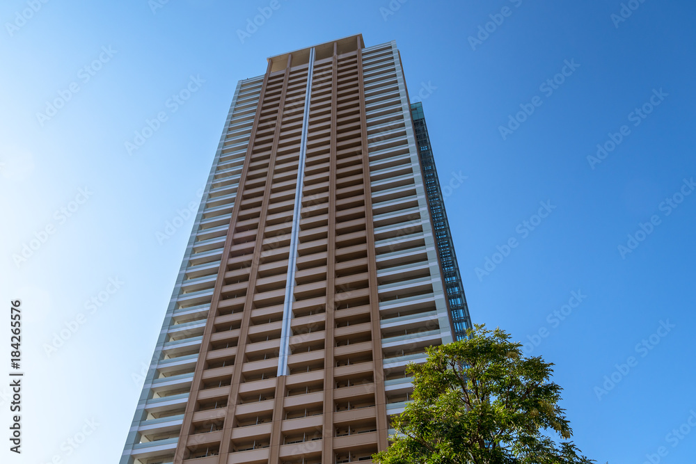 千葉県　市川の高層ビルと青空１