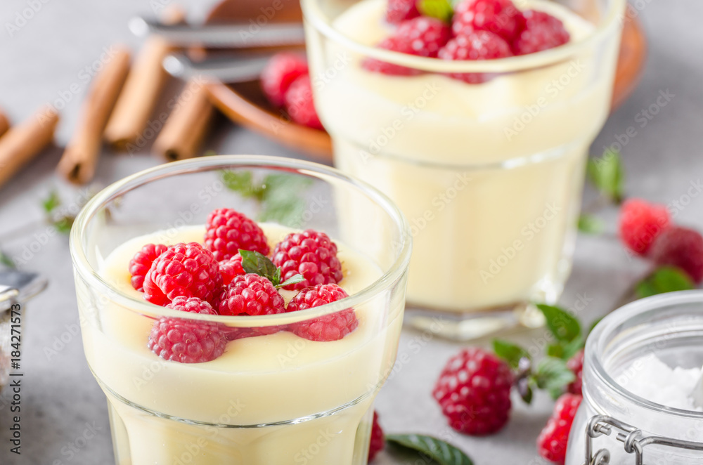 Vannila berries pudding Vannila berries pudding