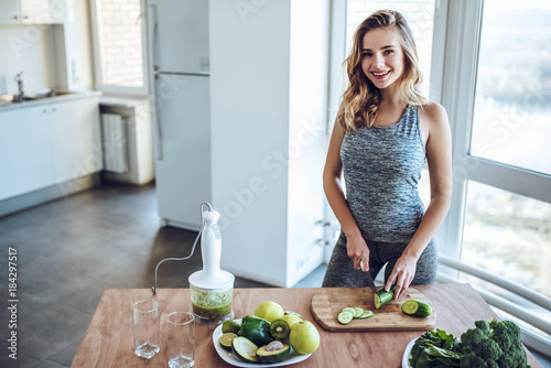 Sporty young woman with healthy food