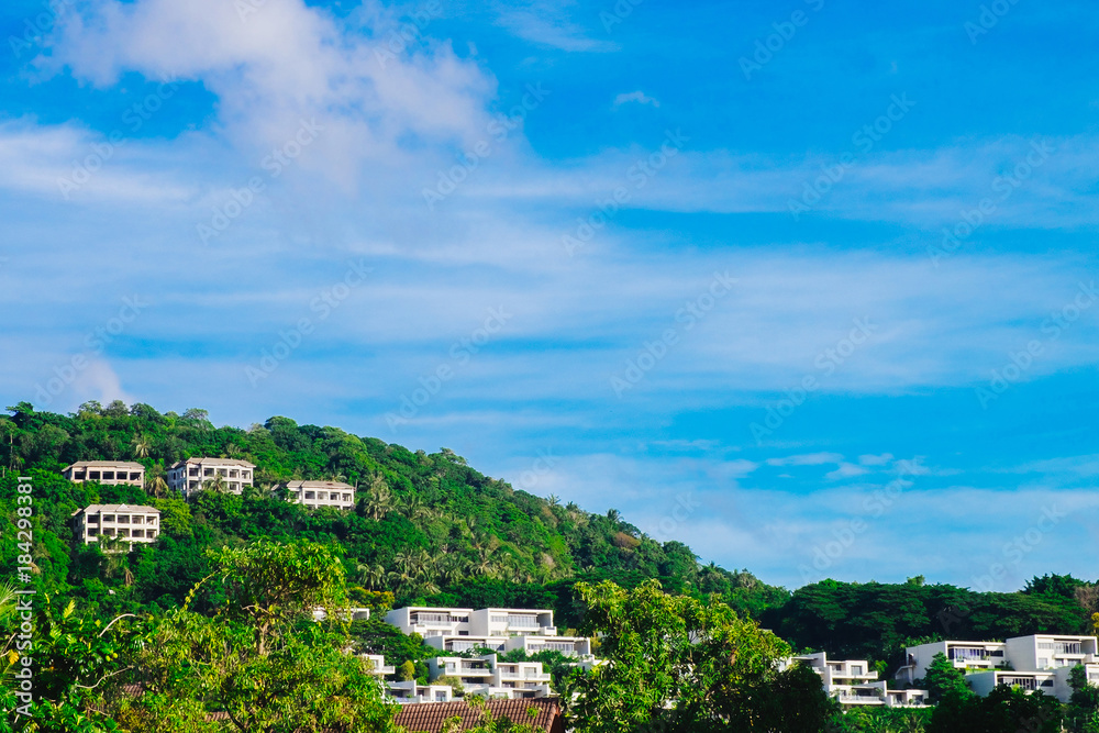 Obraz premium Condominiums on a hill
