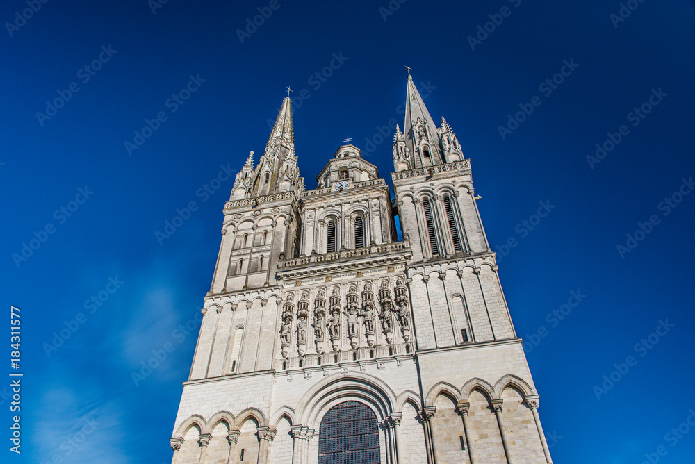 Façade et flèches de la cathédrale Saint Maurice d'Angers
