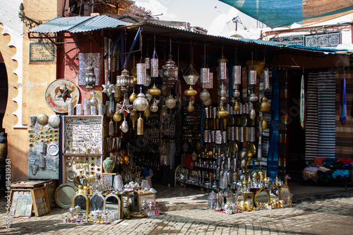 Geschäft mit Lampen in den Souks von Marrakesch