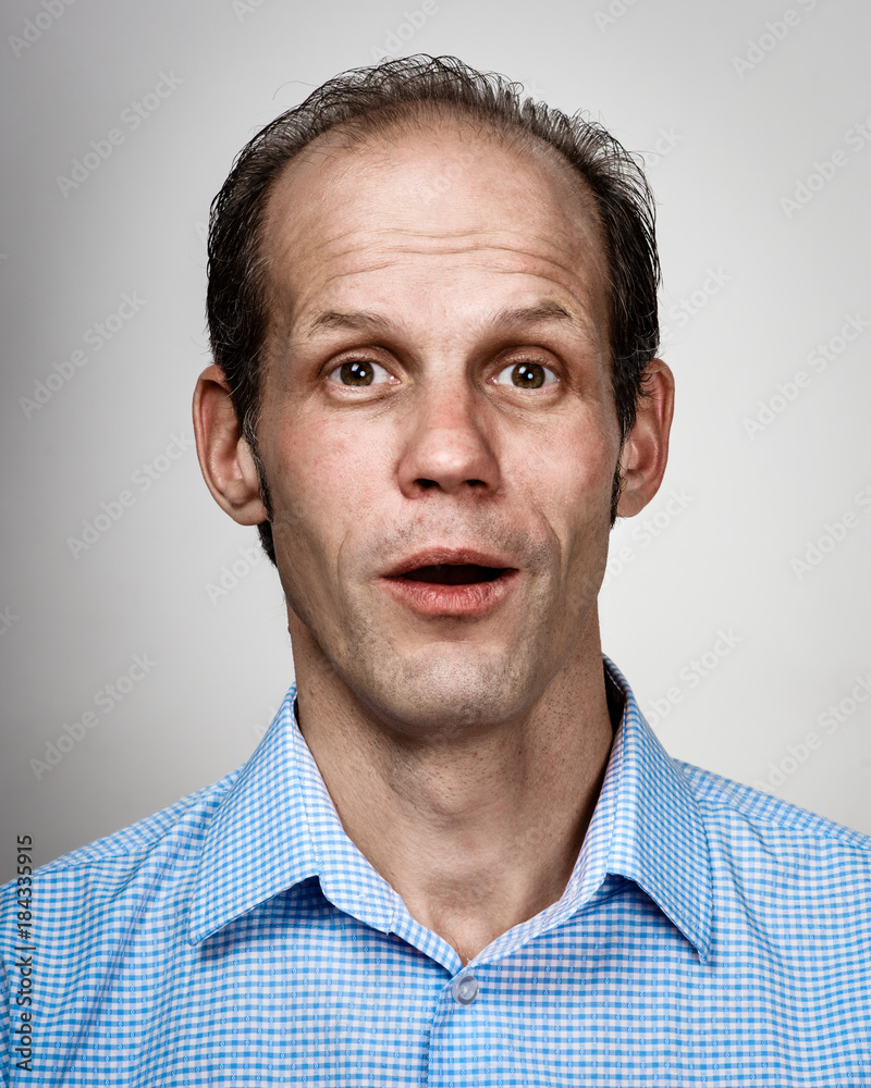 Obraz premium Surprised young man