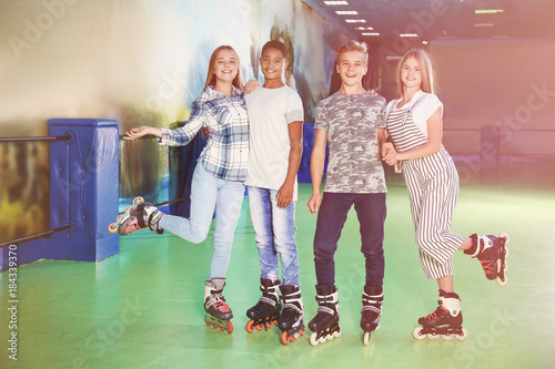 Obraz na plátně Group of teenagers at roller skating rink