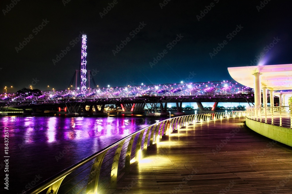 Obraz premium Singapore Walking Path at Night