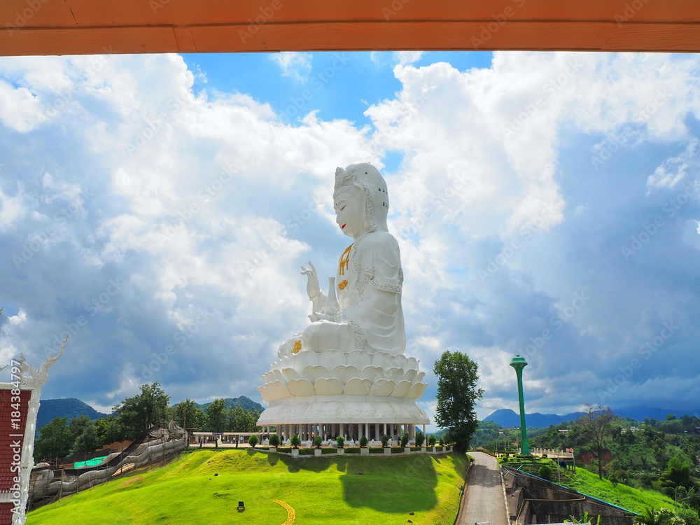 Fototapeta premium Statue of Guan Yin