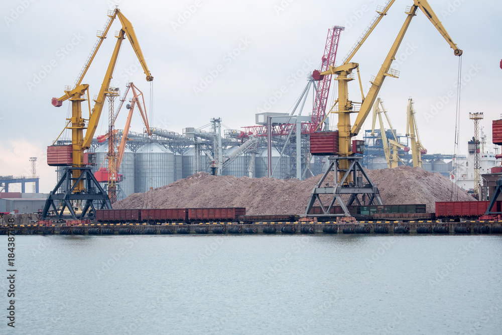 Port terminal of bulk cargo