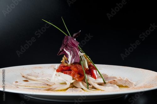 Ensalada de bonito con pimientos asados photo