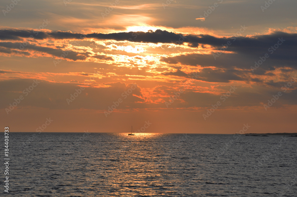 Obraz premium Sunset over sea