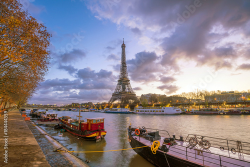 Obraz na płótnie Wieża Eiffla i Sekwany o zmierzchu w Paryżu