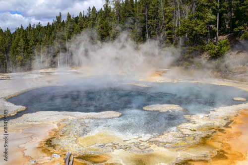 Принти на полотні Thermal pool at Yelowstone National Park